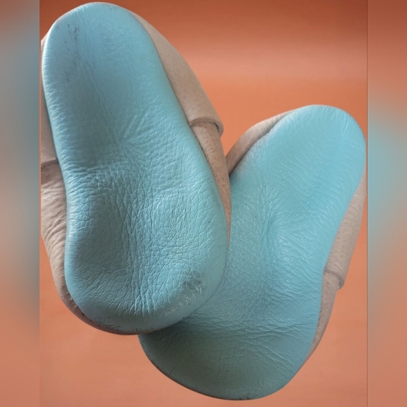 FRESHLY PICKED TOAST CITY LEATHER MOCCASINS WITH ROBINS EGG BOTTOMS UNISEX SZ. 4 - Picture 5 of 7